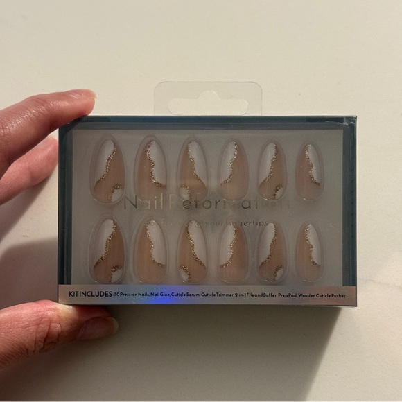 Pink Press-On Nails with Gold Accents - Picture 2 of 3